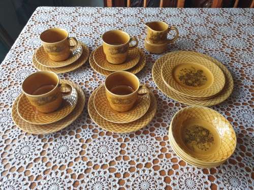 Vintage Wedgwood Tunstall set (21 Items)