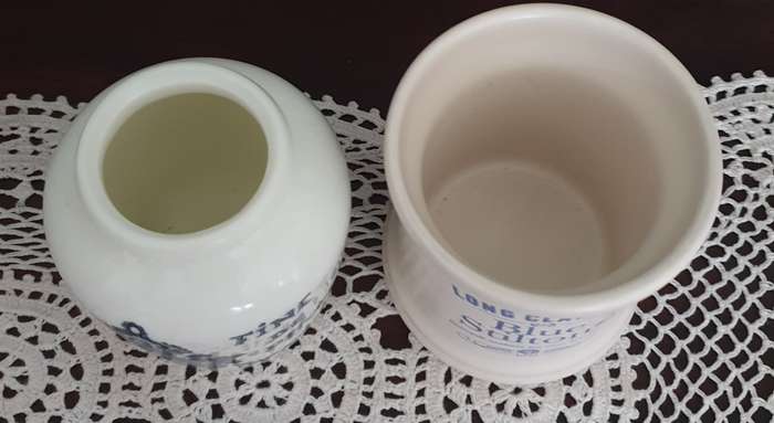 Set of mustard containers