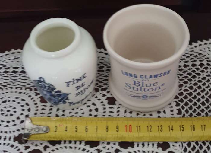 Set of mustard containers