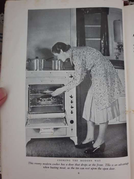 Odhams Encyclopedia Of Cookery, Illustrated by Blanche Anding, Lydia Chatterton, Jessie Lindsay | 08