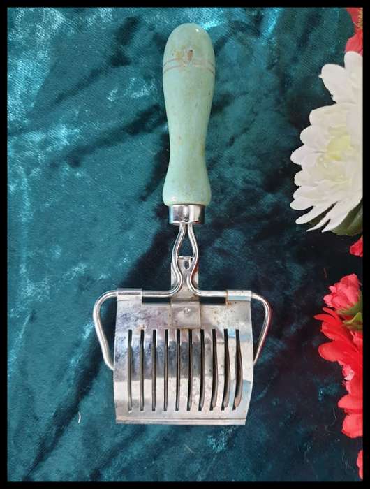 Vintage Herb Cutter