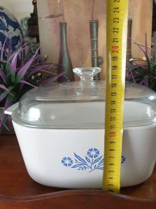 LARGE CORNING WARE BOWL WITH LID | MADE IN THE USA | VERY GOOD CONDITION |