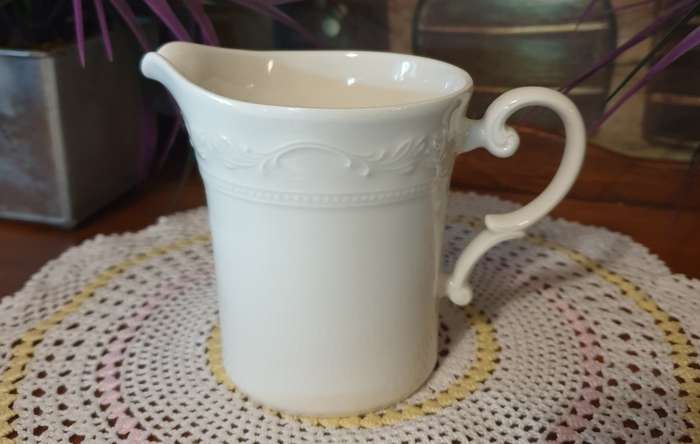 Milk Pourer