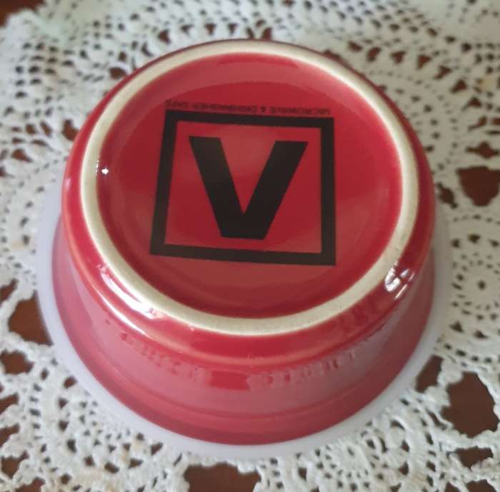Two Small Bowls with Lids  with Salt and Pepper Shakers | Good Condition |