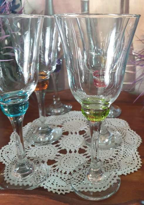 6 WINE GLASSES | GREAT CONDITION | LIKE NEW | 02
