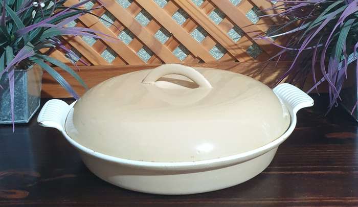 CAST IRON AND ENAMEL | MADE IN BELGIUM | OVEN BOWL WITH LID  |