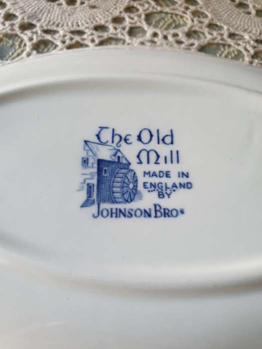 OLD MILL GRAVY BOAT AND TRAY | ENGLISH | BLUE AND WHITE |