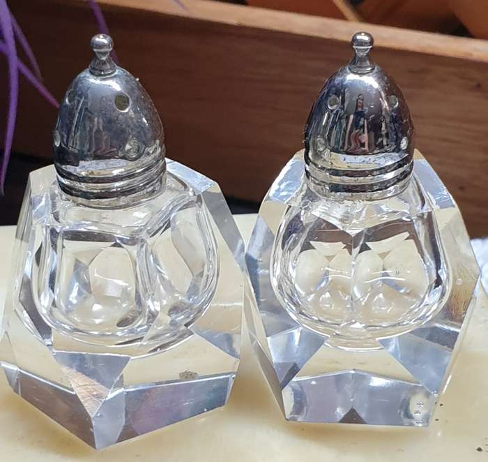CRYSTAL SALT & PEPPER SHAKER