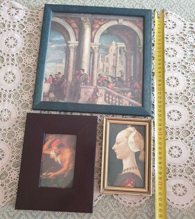 SET OF PRINTS WITH PHOTO FRAMES