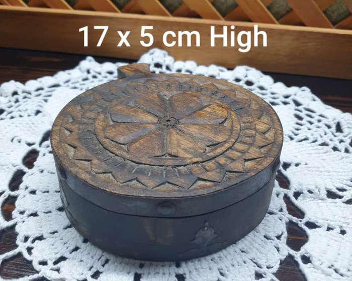 WOODEN TRINKET BOX FOR YOUR COLLECTION | DECOR |