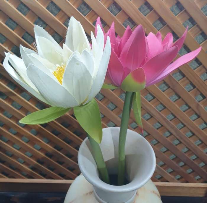 CERAMIC VASE WITH FLOWERS