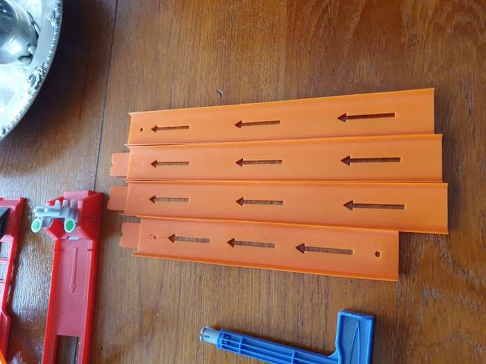Hot Wheels mega stunt pack trick tracks   RETAIL R2199