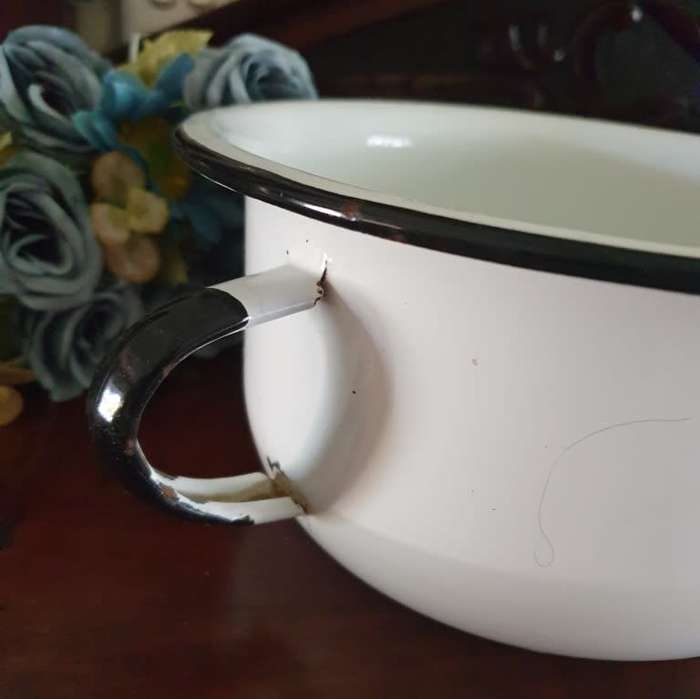 VINTAGE ENAMEL CHAMBER POT