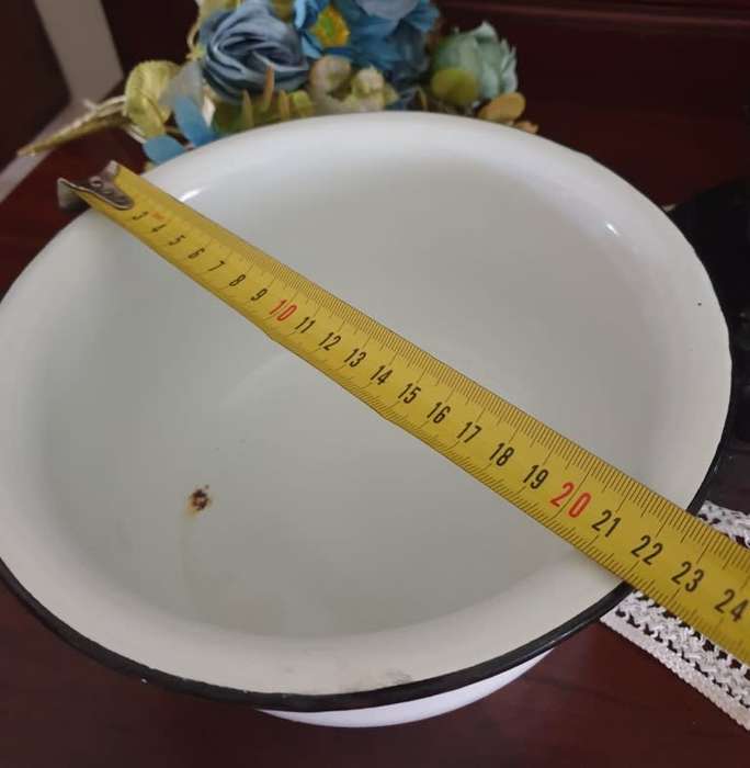 VINTAGE ENAMEL CHAMBER POT