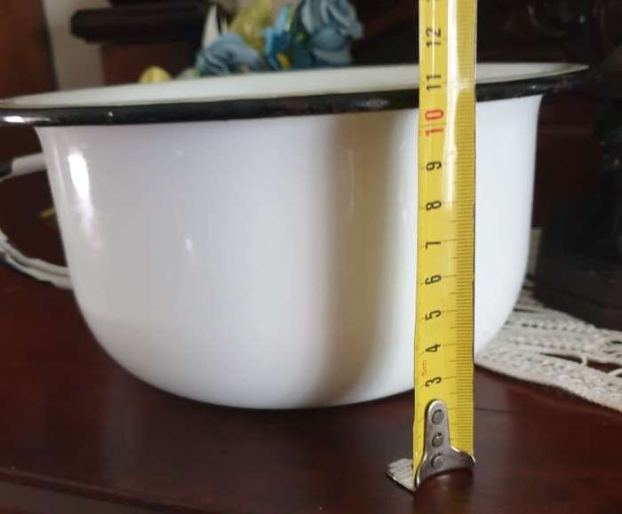 VINTAGE ENAMEL CHAMBER POT