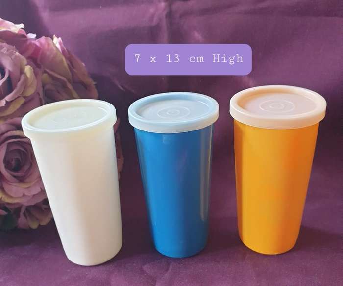 TUPPERWARE VINTAGE 3 TUMBLERS WITH LIDS