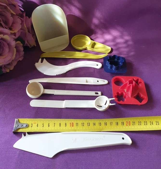 TUPPERWARE VINTAGE UTENSILS