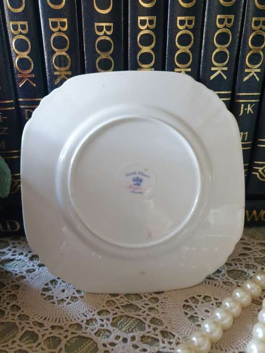 ROYAL ALBERT CAKE PLATE