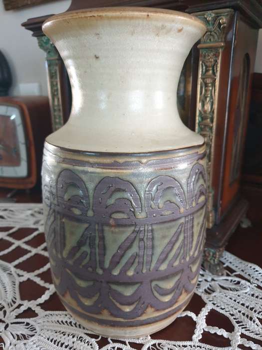 LARGE POTTERY VASE