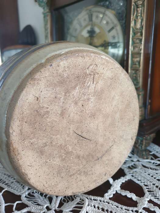 LARGE POTTERY VASE