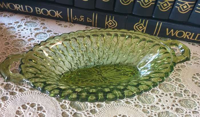 1970S INDIANA GLASS  OLIVE GREEN PICKLE DISH