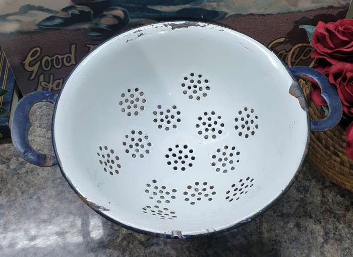 Vintage White Enamel Strainer | FULLY PRELOVED | DECOR |