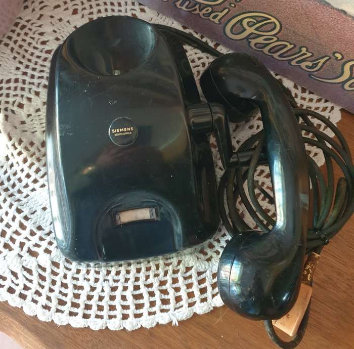 Vintage  bakelite  telephone for the collector