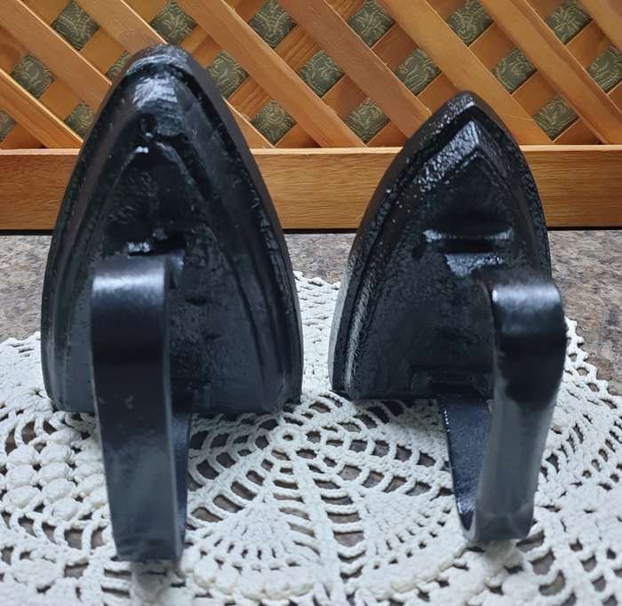 Vintage cast iron, coal stove clothing Sad Iron