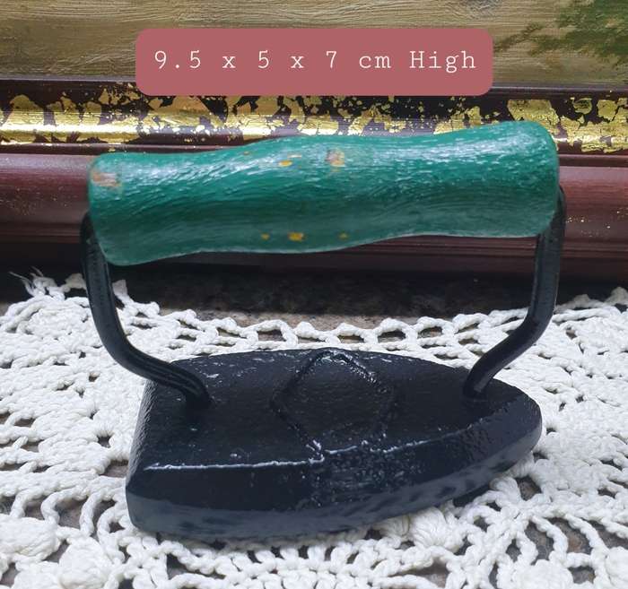 VINTAGE SMALL IRON