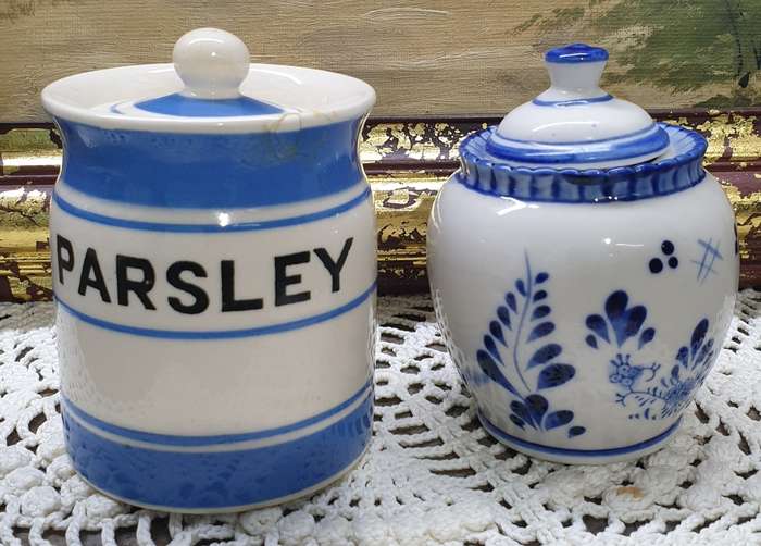 SET OF  SMALL VINTAGE JARS