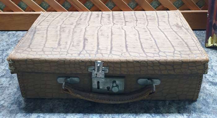 BRITISH MADE VINTAGE TRAVEL STATIONARY CASE