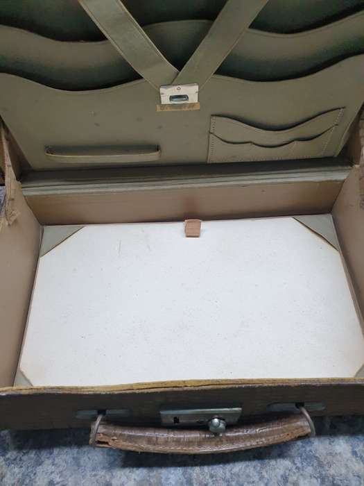 BRITISH MADE VINTAGE TRAVEL STATIONARY CASE