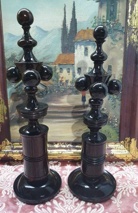 SOLID HARD WOOD ORNAMENTS