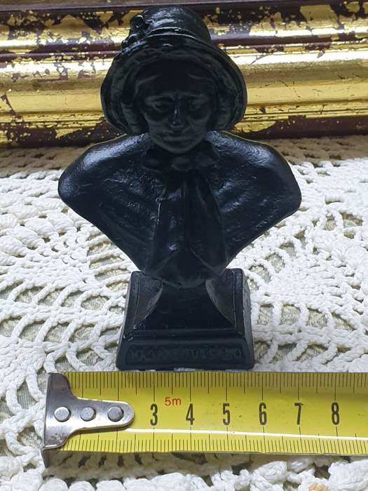 SMALL LADY FIGURINE