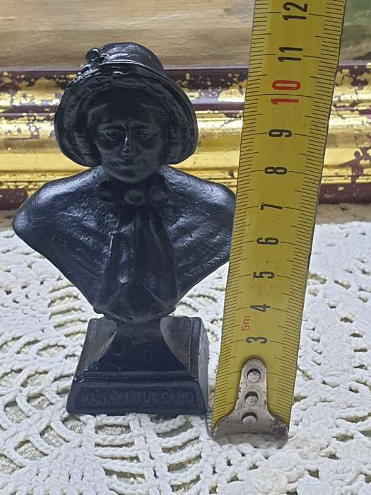 SMALL LADY FIGURINE