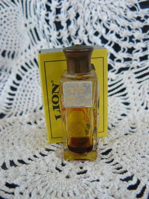 VINTAGE REFILLABLE GLASS MINIATURE PERFUME BOTTLE