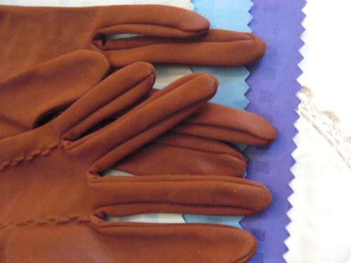 BROWN GLOVES SIZE  7 MEDIUM
