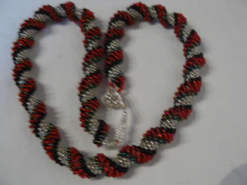 STUNNING BEADED NECKLACE