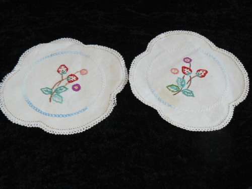 SET OF COTTON DOILIES