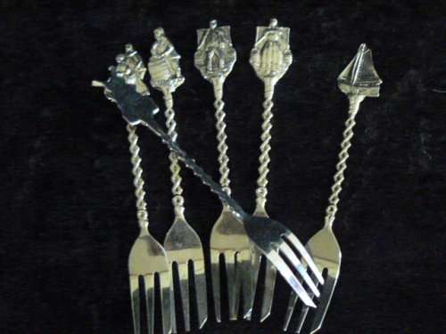 SILVER COLOURED FORKS