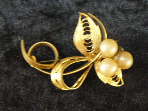 FOUX PEARL BROOCH