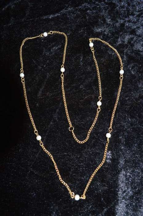 Lovely dainty faux pearl necklace with gold trim