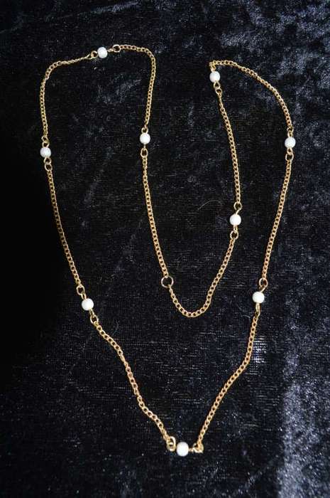Lovely dainty faux pearl necklace with gold trim