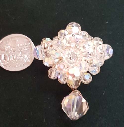 Stunning Vintage Aurora Crystal glass brooch