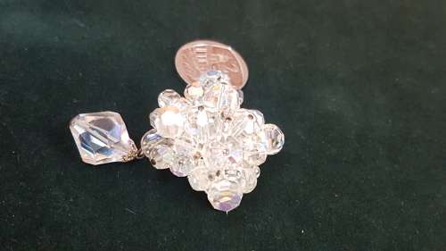 Stunning Vintage Aurora Crystal glass brooch