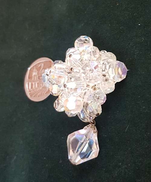 Stunning Vintage Aurora Crystal glass brooch