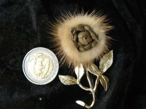 GOLD TONED ROSE VINTAGE BROOCH