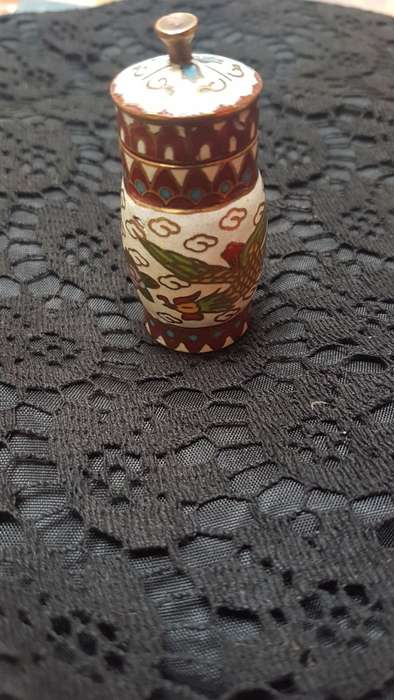 Small cloisonne snuff or scent container