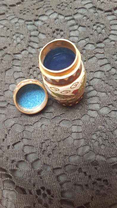 Small cloisonne snuff or scent container