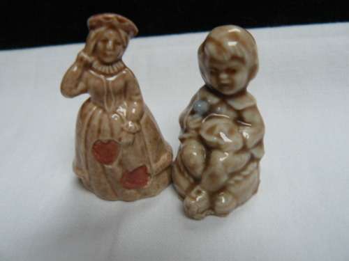 WADE 2 X FIGURINES